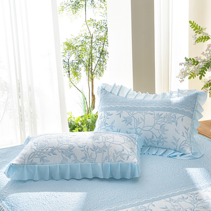 91家纺网 家纺一手货源 找家纺 绘萱家居 2026新款PE提花冰凉豆豆床裙款凉席席子凉席 清风叶蔓-蓝