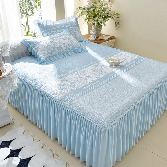 91家纺网 家纺一手货源 找家纺 绘萱家居 2026新款PE提花冰凉豆豆床裙款凉席席子凉席 清风叶蔓-蓝