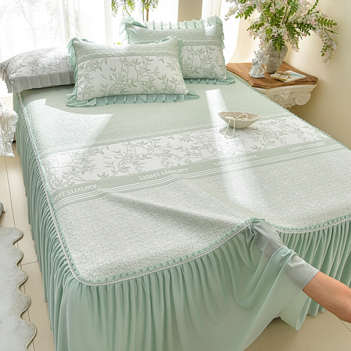 91家纺网 家纺一手货源 找家纺 绘萱家居 2026新款PE提花冰凉豆豆床裙款凉席席子凉席 清风叶蔓-绿