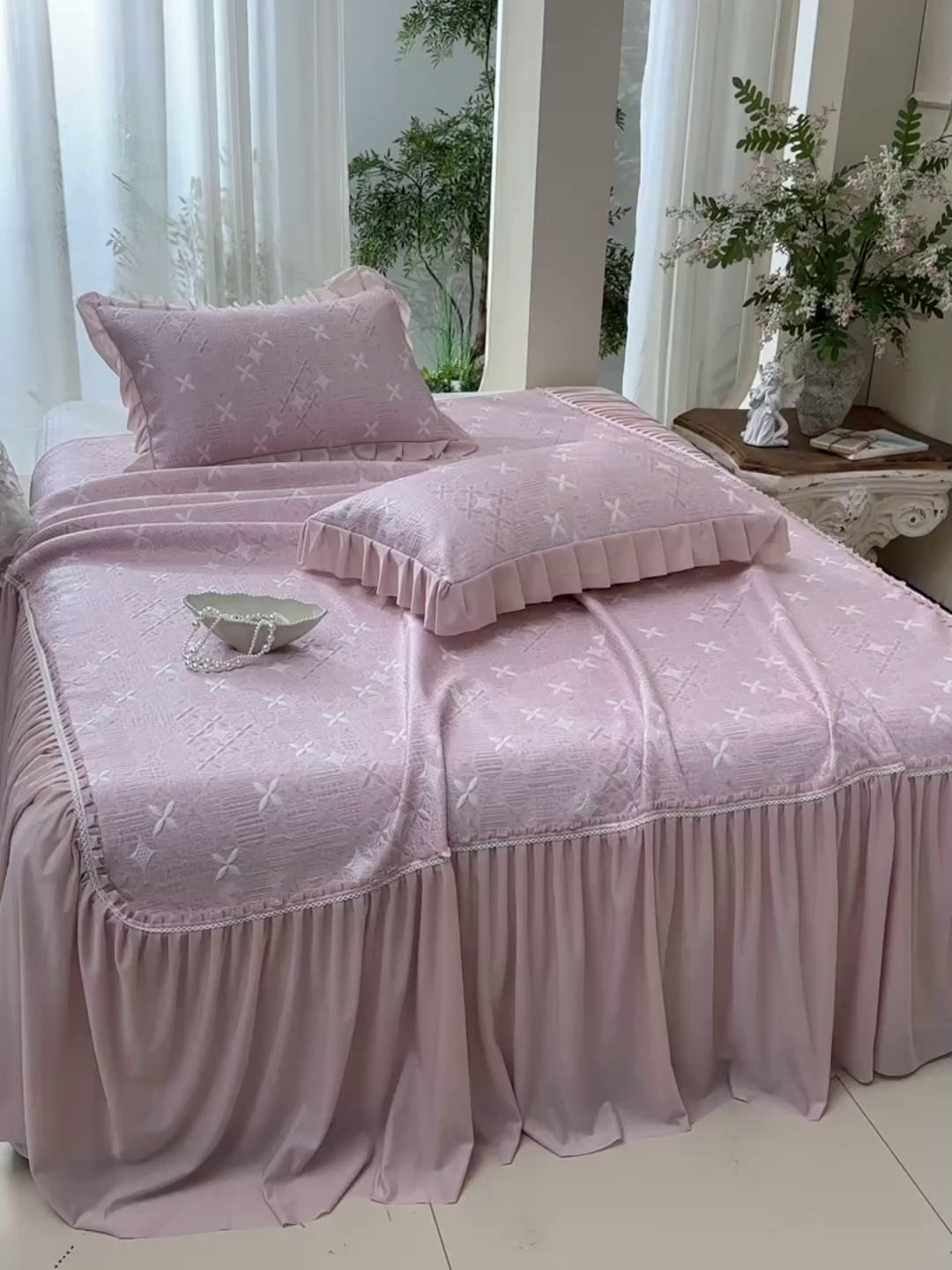 91家纺网 家纺一手货源 找家纺 绘萱家居 2026新款PE提花冰凉豆豆床裙款凉席席子凉席 星愿-粉