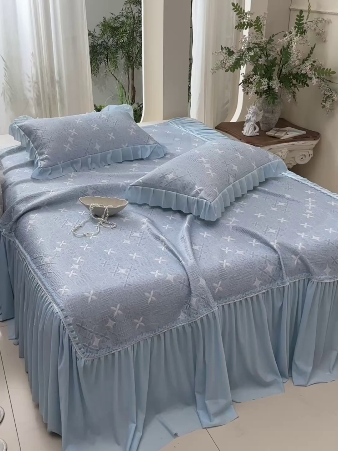 91家纺网 家纺一手货源 找家纺 绘萱家居 2026新款PE提花冰凉豆豆床裙款凉席席子凉席 星愿-蓝