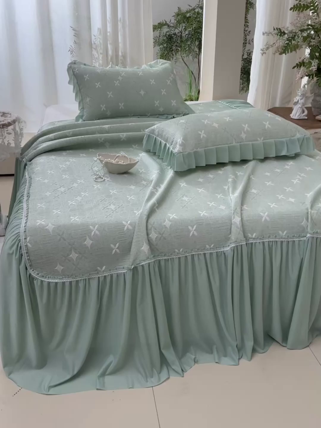 91家纺网 家纺一手货源 找家纺 绘萱家居 2026新款PE提花冰凉豆豆床裙款凉席席子凉席 星愿-绿