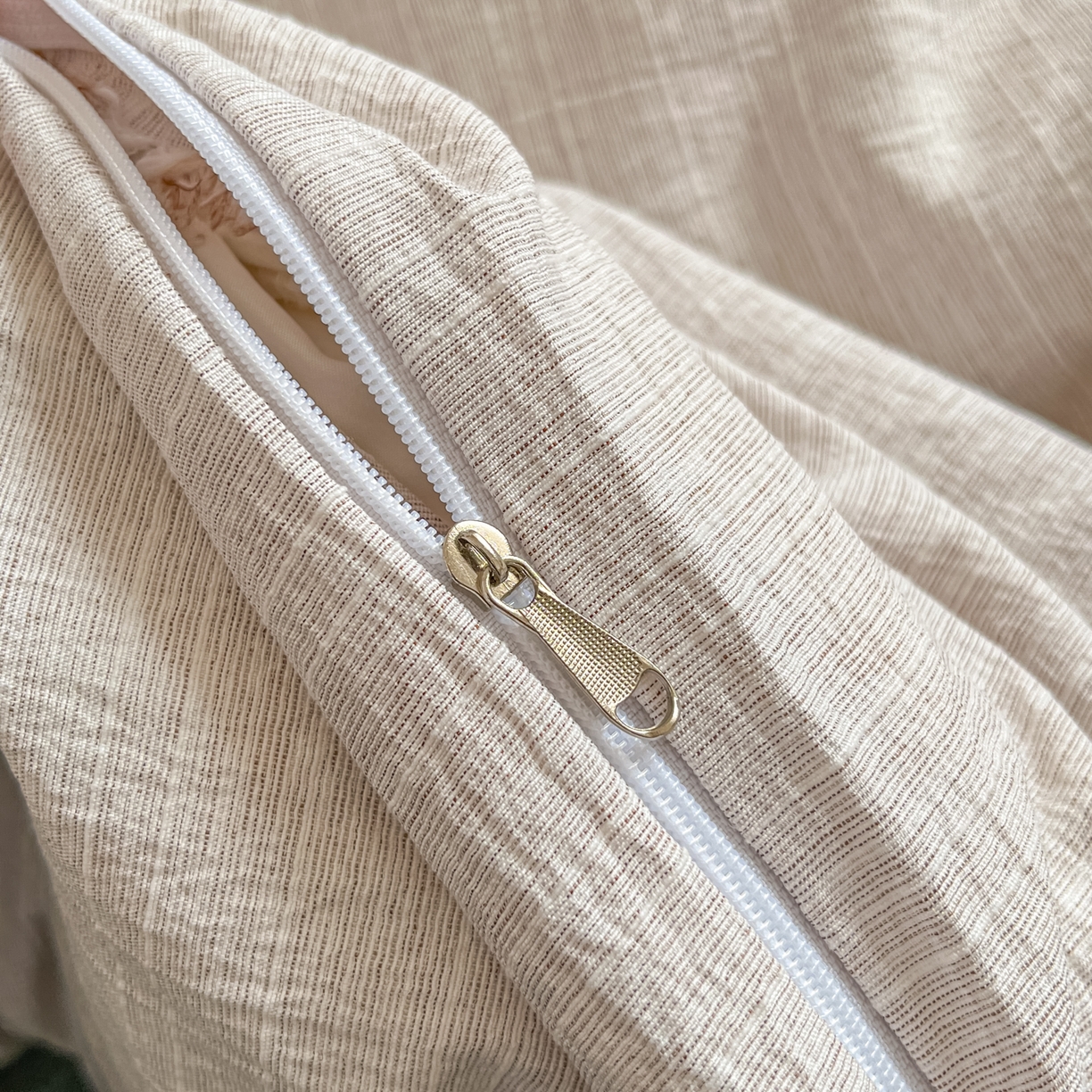 91家纺网 家纺一手货源 找家纺 蓝极人 2026新款色织水洗麻纯色四件套 烟茶