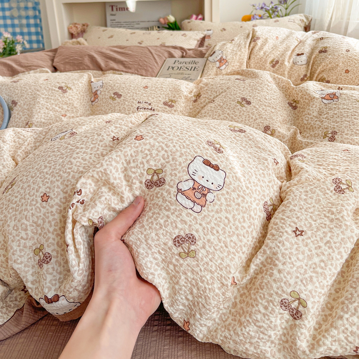 91家纺网 家纺一手货源 找家纺 N先生+V 13814689556 发大图/买家秀 2026新款A类软糯糯泡芙纱四件套 樱桃猫咪