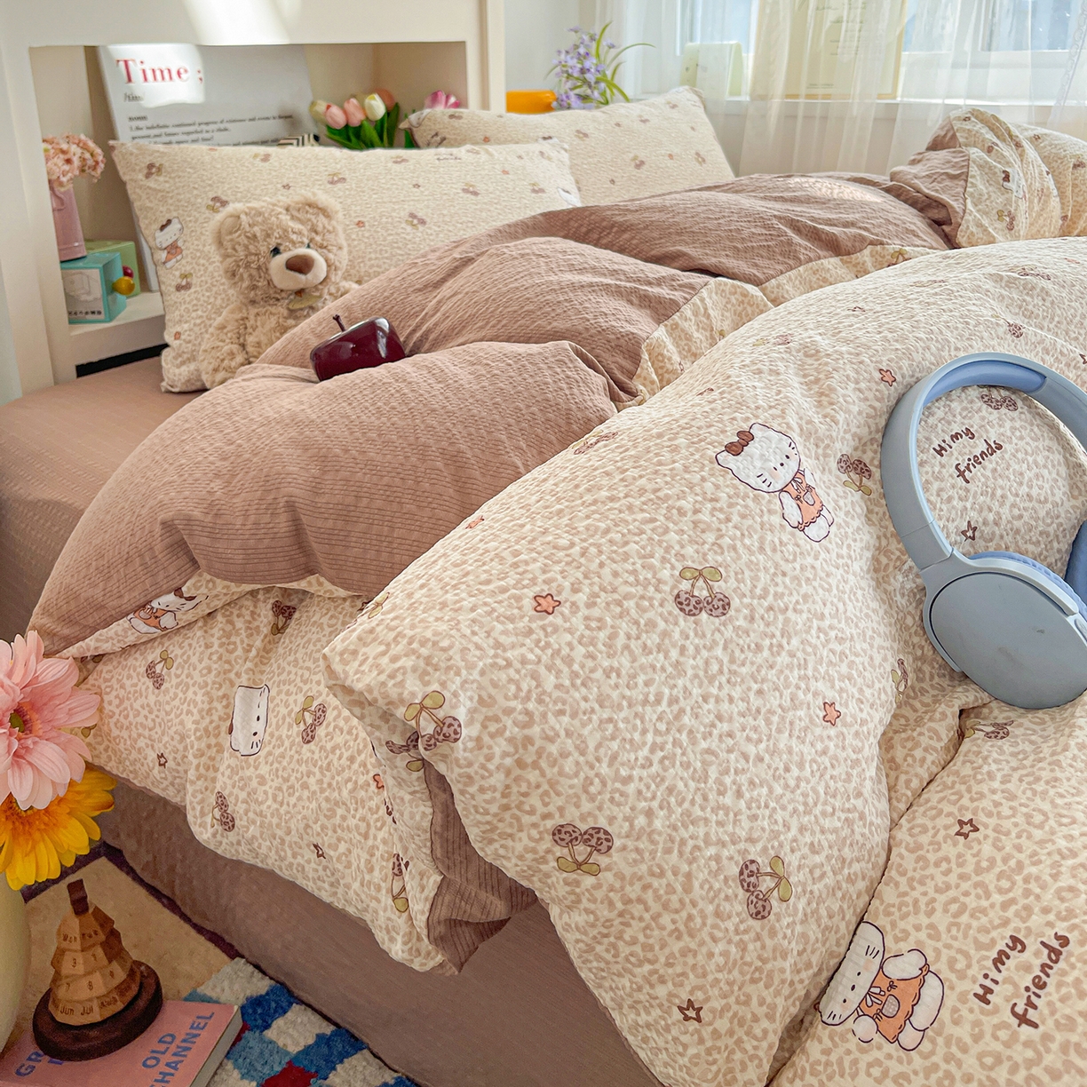 91家纺网 家纺一手货源 找家纺 N先生+V 13814689556 发大图/买家秀 2026新款A类软糯糯泡芙纱四件套 樱桃猫咪