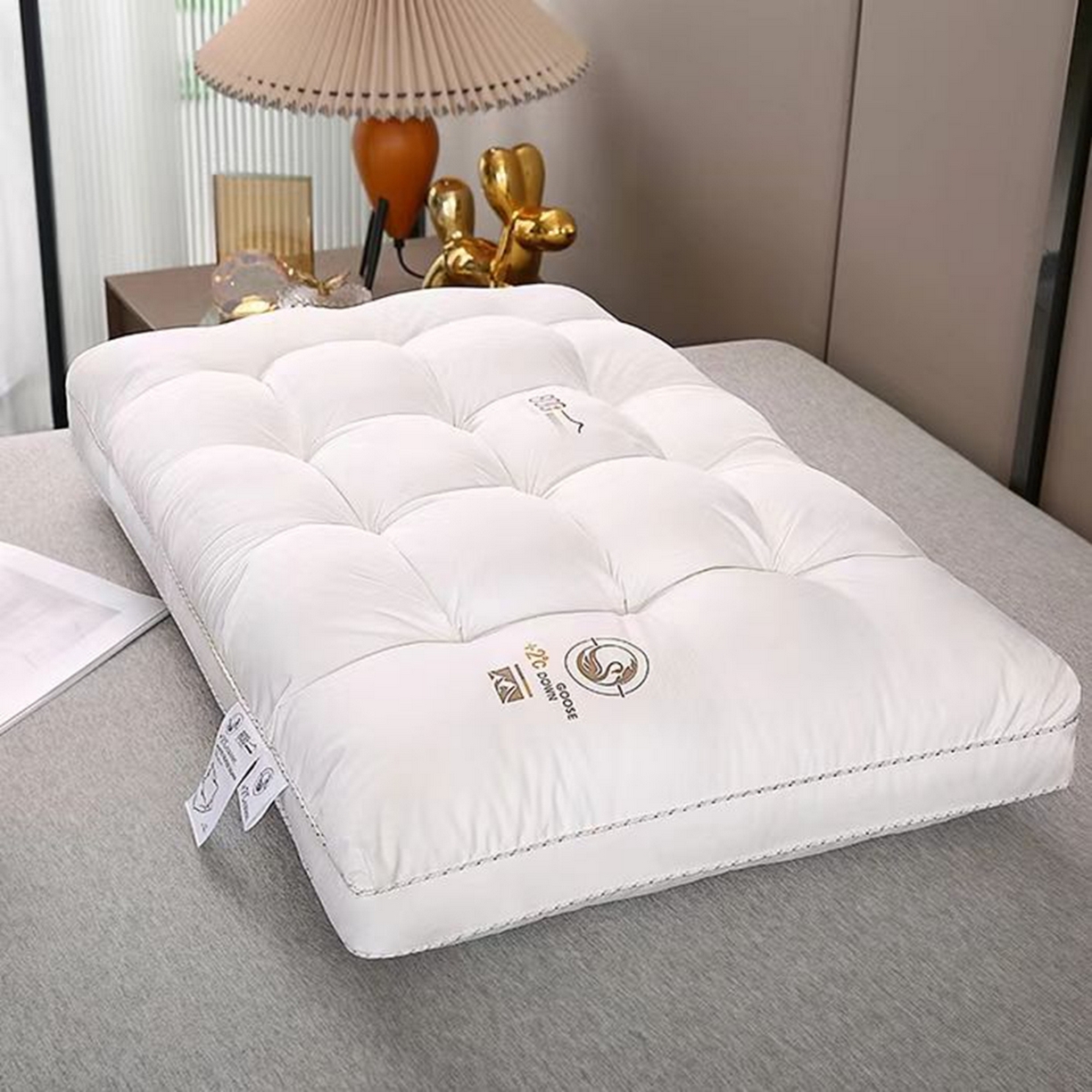 91家纺网 家纺一手货源 找家纺 （总）剑桥枕业 2026新款控温仿羽绒枕芯纽花格子羽丝绒枕头