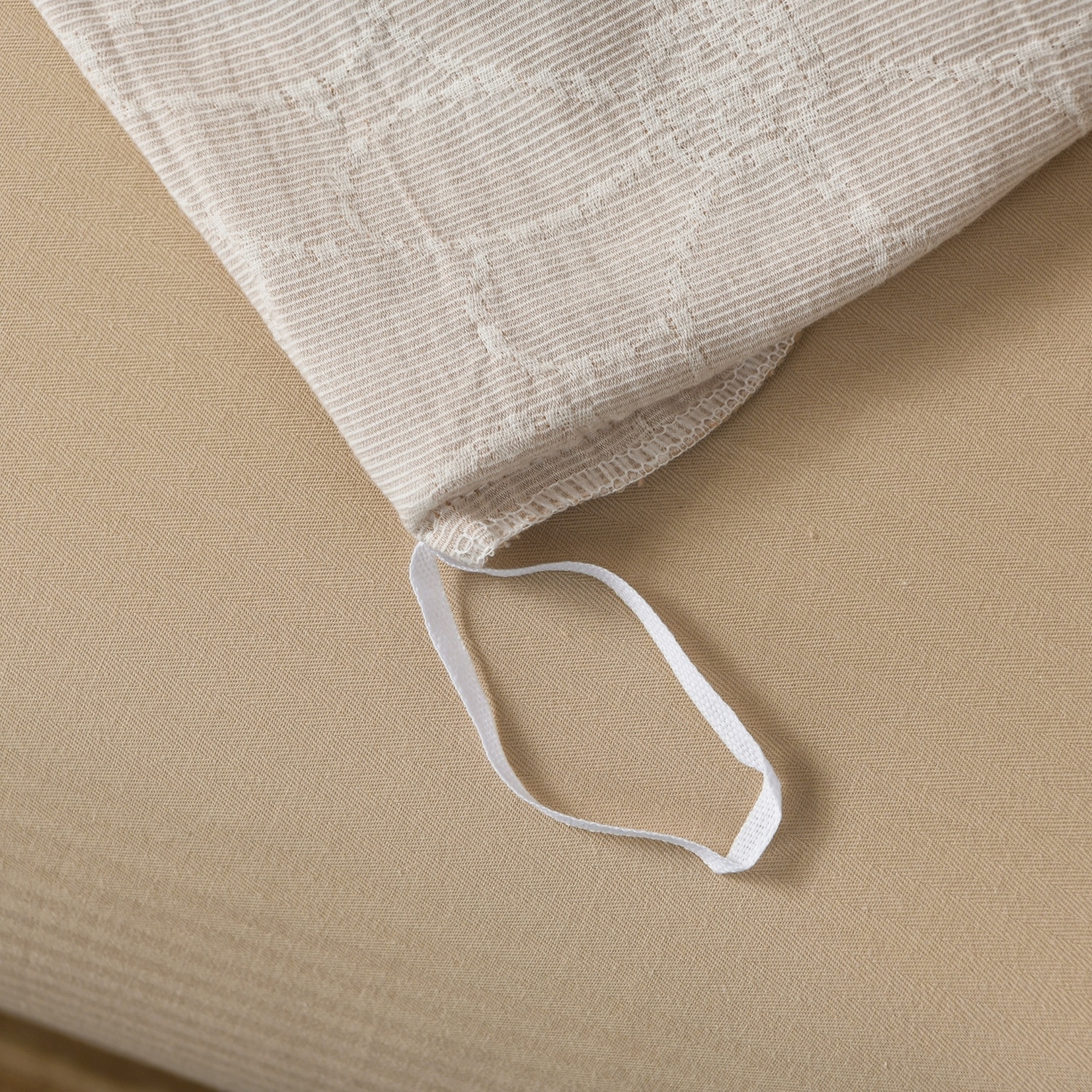 91家纺网 家纺一手货源 找家纺 菡宝 2026新款人字纹全棉色织提花四件套-赫尔墨斯 赫尔墨斯 杏