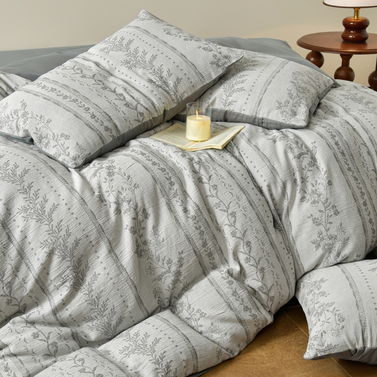 91家纺网 家纺一手货源 找家纺 菡宝 2026新款人字纹全棉色织提花四件套-浪漫花蕴  浪漫花蕴 灰