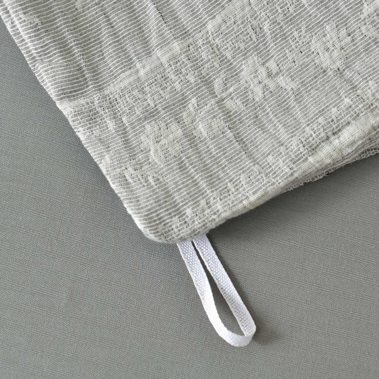 91家纺网 家纺一手货源 找家纺 菡宝 2026新款人字纹全棉色织提花四件套-浪漫花蕴  浪漫花蕴 灰