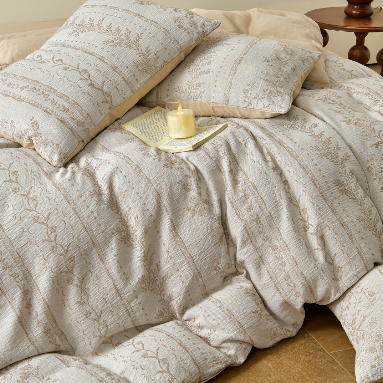 91家纺网 家纺一手货源 找家纺 菡宝 2026新款人字纹全棉色织提花四件套-浪漫花蕴  浪漫花蕴 杏