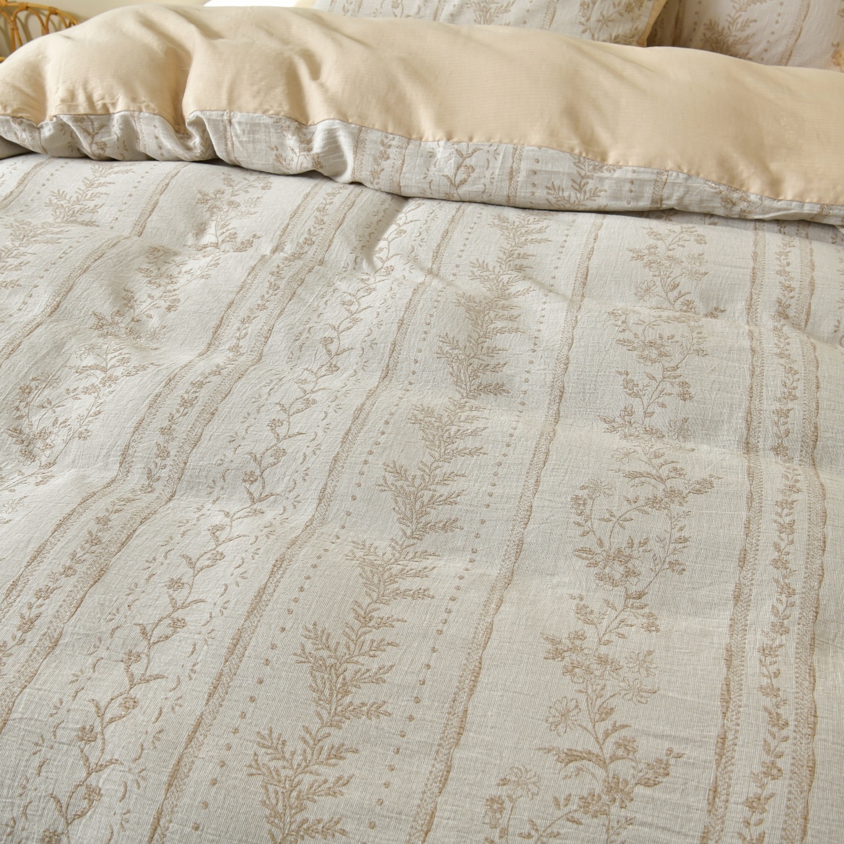 91家纺网 家纺一手货源 找家纺 菡宝 2026新款人字纹全棉色织提花四件套-浪漫花蕴  浪漫花蕴 杏