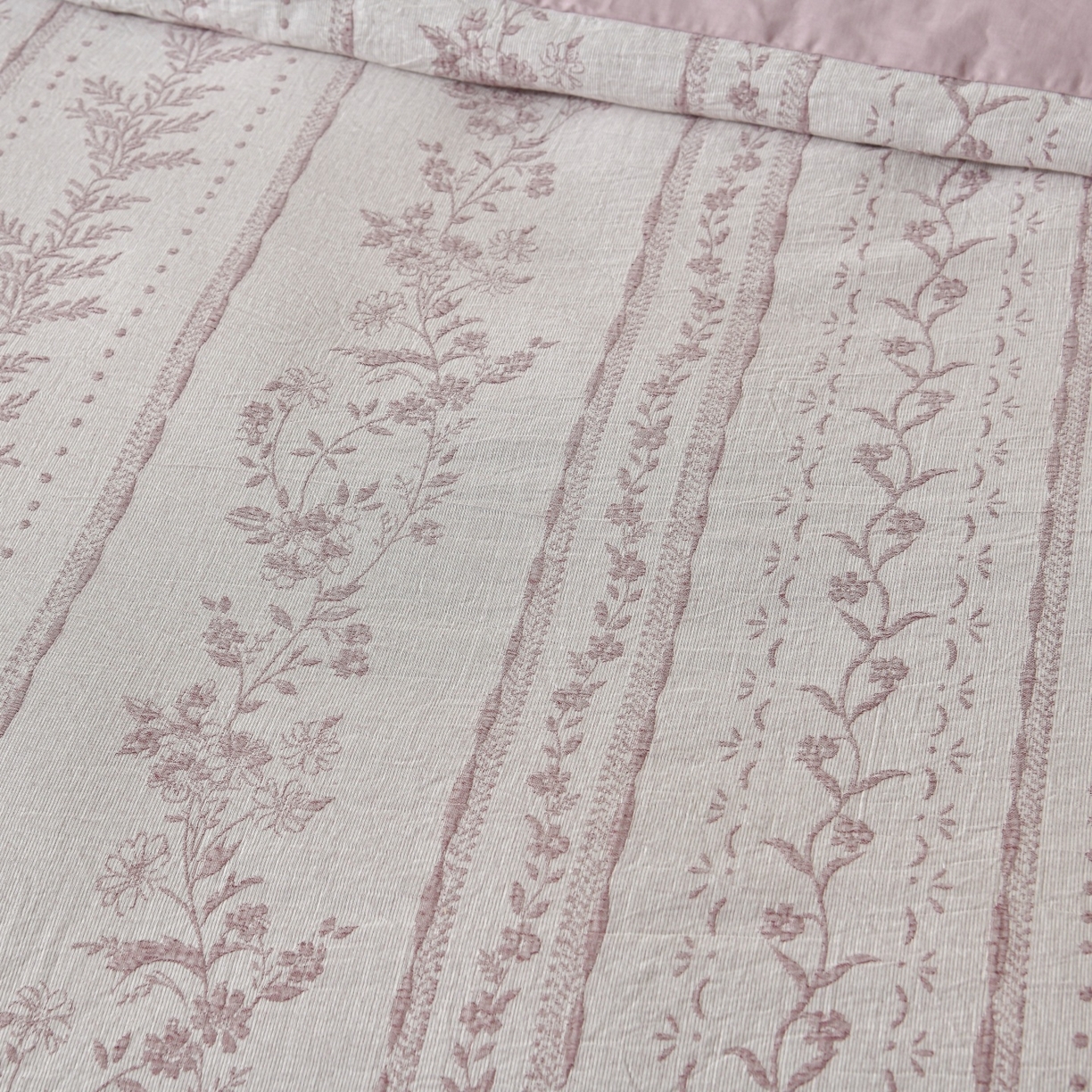 91家纺网 家纺一手货源 找家纺 菡宝 2026新款人字纹全棉色织提花四件套-浪漫花蕴  浪漫花蕴 紫