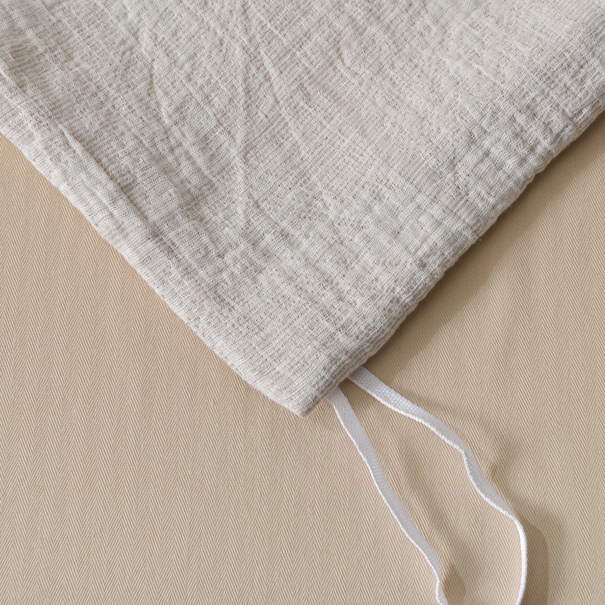 91家纺网 家纺一手货源 找家纺 菡宝 2026新款人字纹全棉色织提花四件套-苏珊格  苏珊格 杏