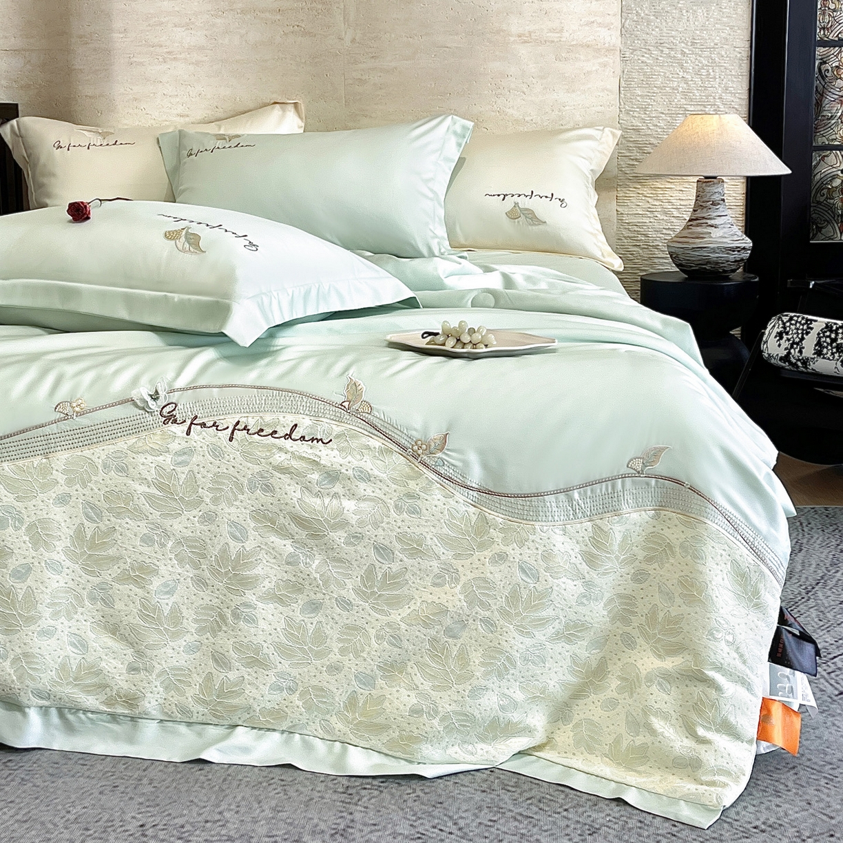 91家纺网 家纺一手货源 找家纺 （总）宅家居 2026新款贝琳娜-蚕丝蛋白刺绣A类水喜天丝贴纱绣夏被四件套