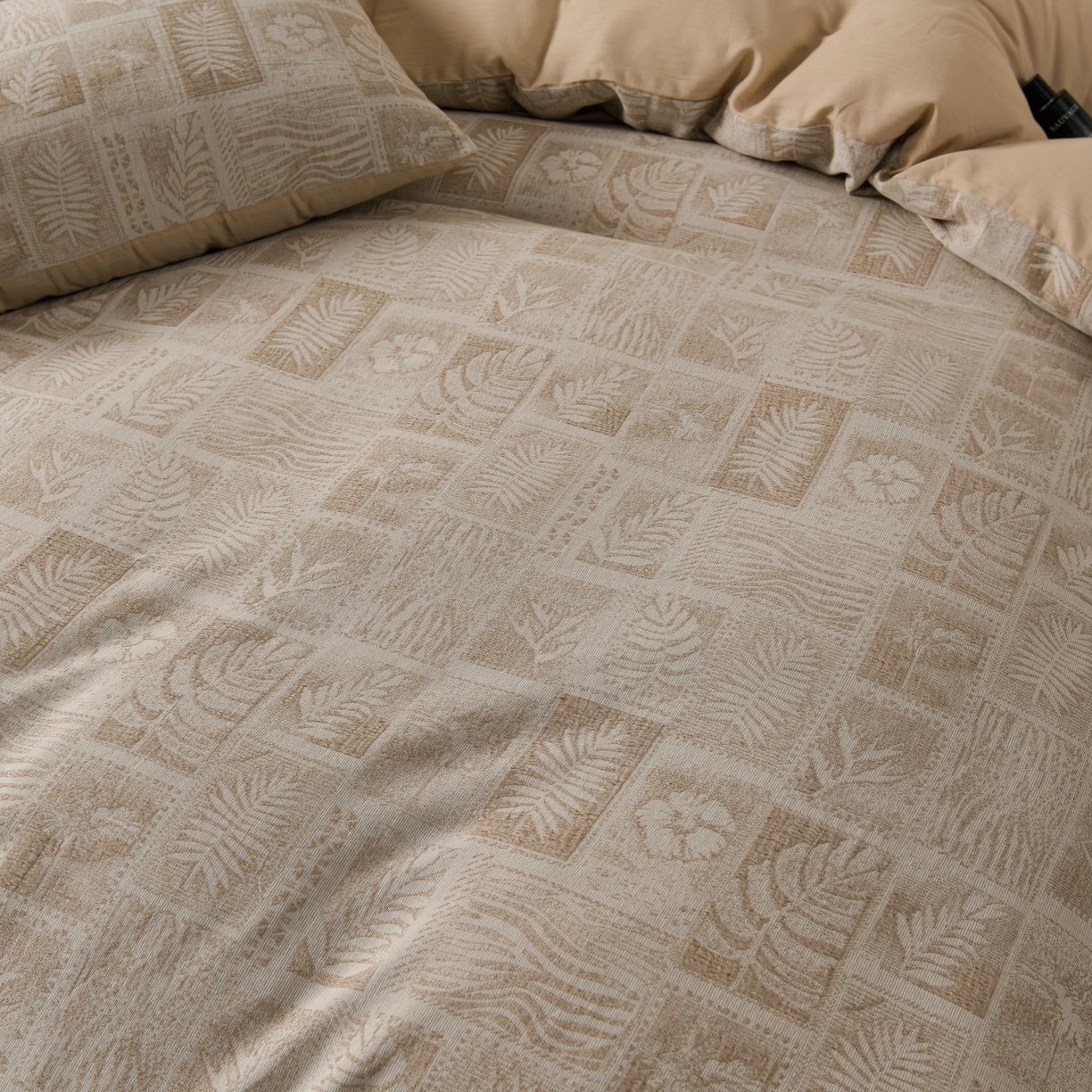 91家纺网 家纺一手货源 找家纺 菡宝 2026新款人字纹全棉色织提花四件套-棕榈韵致  棕榈韵致 杏