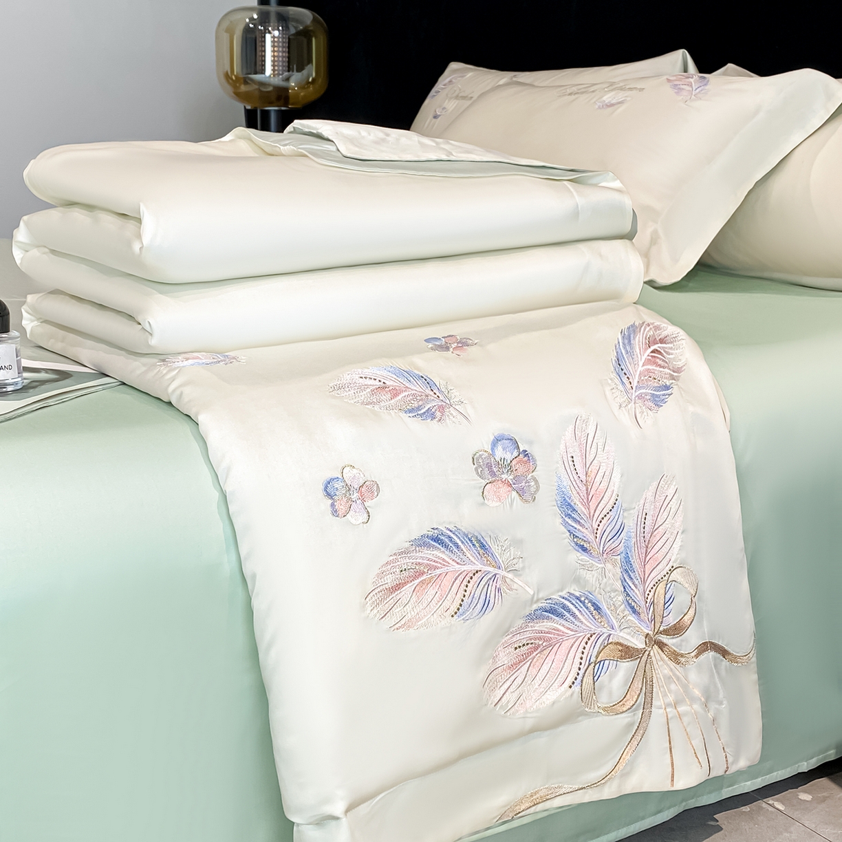 91家纺网 家纺一手货源 找家纺 （总）置顶家纺 2026新款星羽-水洗天丝夏被刺绣樱桃夏凉被空调被刺绣四件套