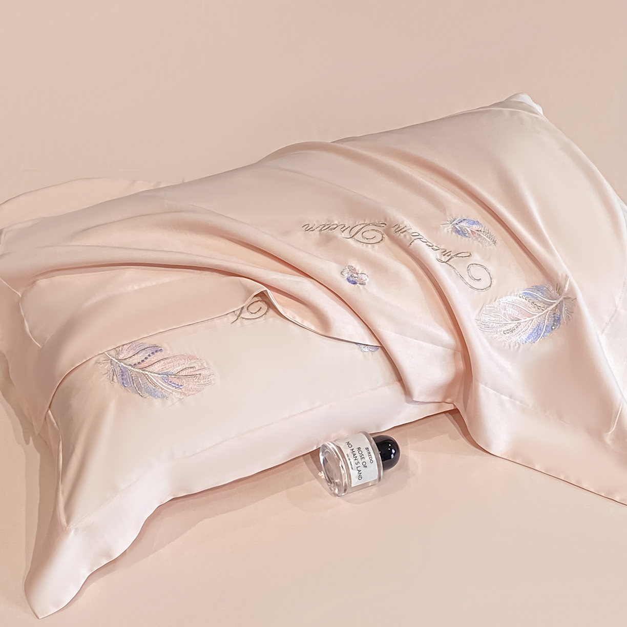 91家纺网 家纺一手货源 找家纺 置顶家纺 2026新款星羽-水洗天丝夏被刺绣樱桃夏凉被空调被刺绣四件套 星羽-粉色