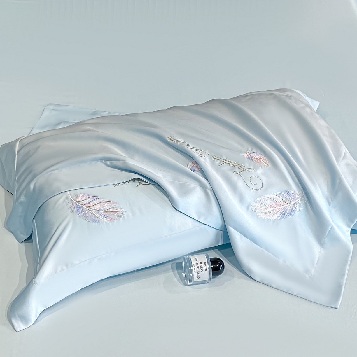 91家纺网 家纺一手货源 找家纺 置顶家纺 2026新款星羽-水洗天丝夏被刺绣樱桃夏凉被空调被刺绣四件套 星羽-天蓝