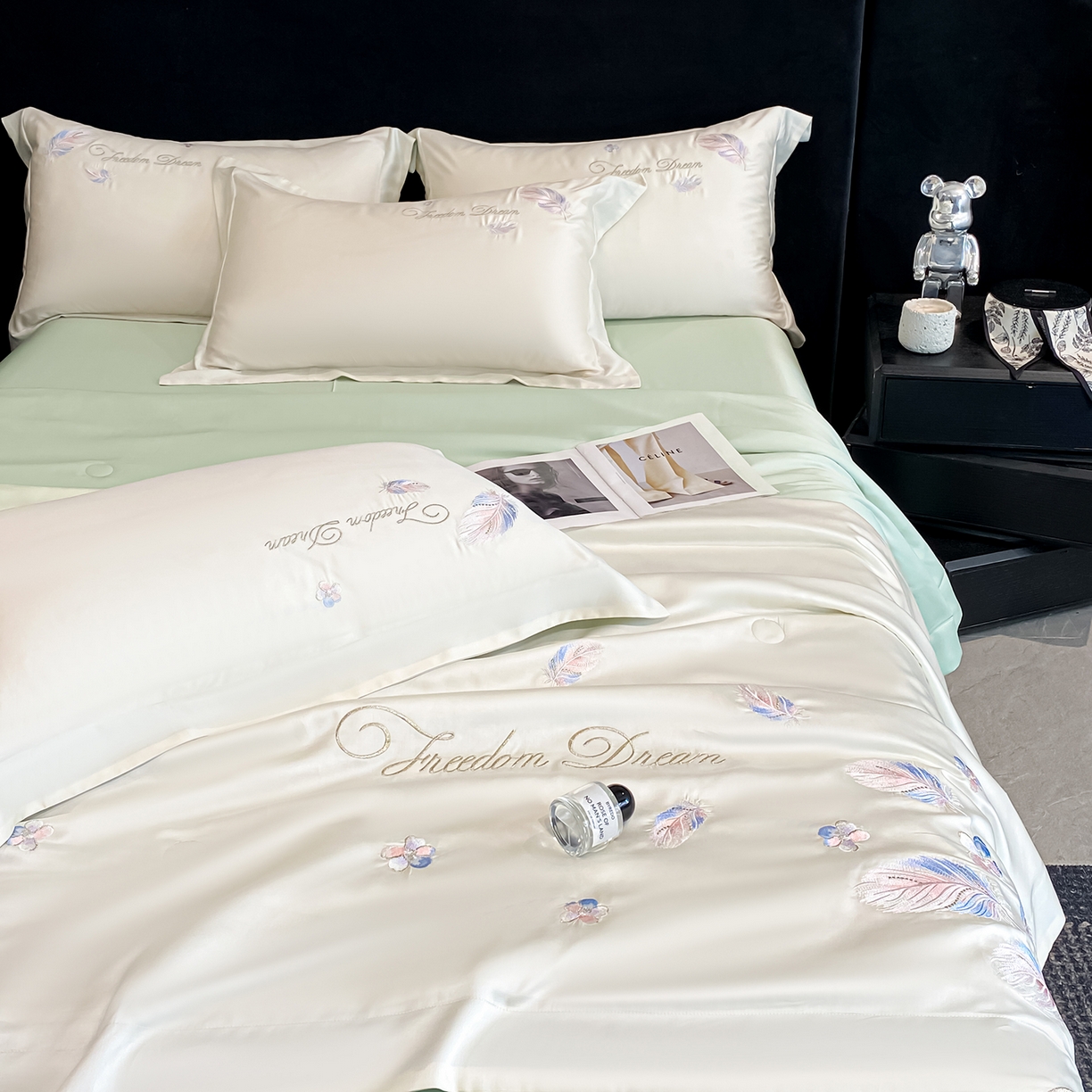 91家纺网 家纺一手货源 找家纺 置顶家纺 2026新款星羽-水洗天丝夏被刺绣樱桃夏凉被空调被刺绣四件套 星羽-白+繁星蓝