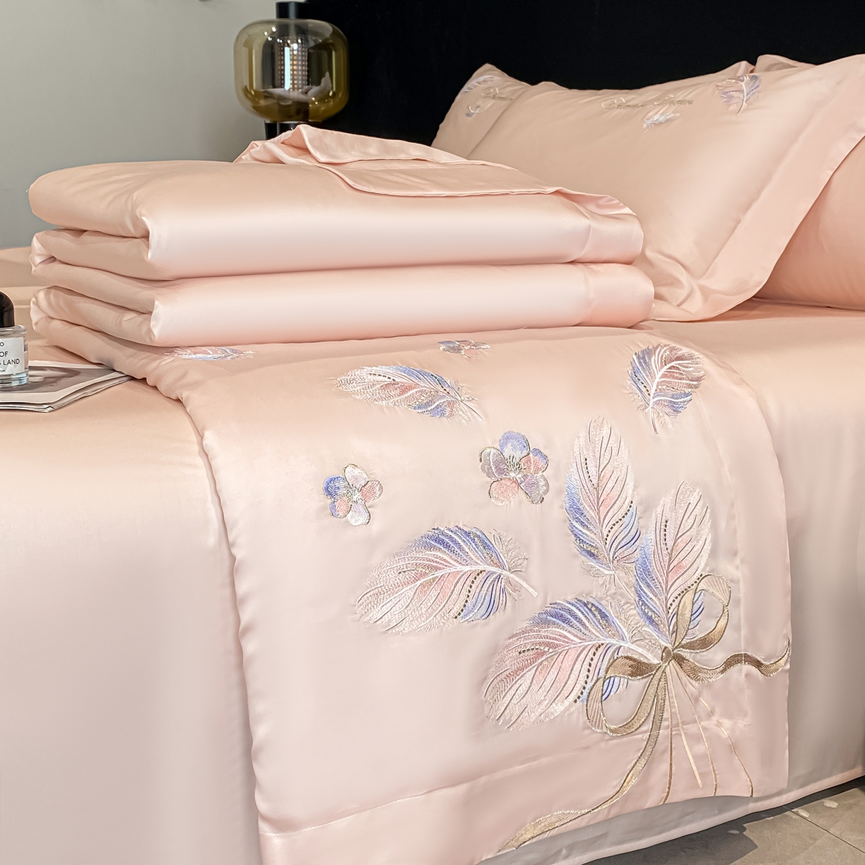 91家纺网 家纺一手货源 找家纺 置顶家纺 2026新款星羽-水洗天丝夏被刺绣樱桃夏凉被空调被刺绣四件套 星羽-粉色