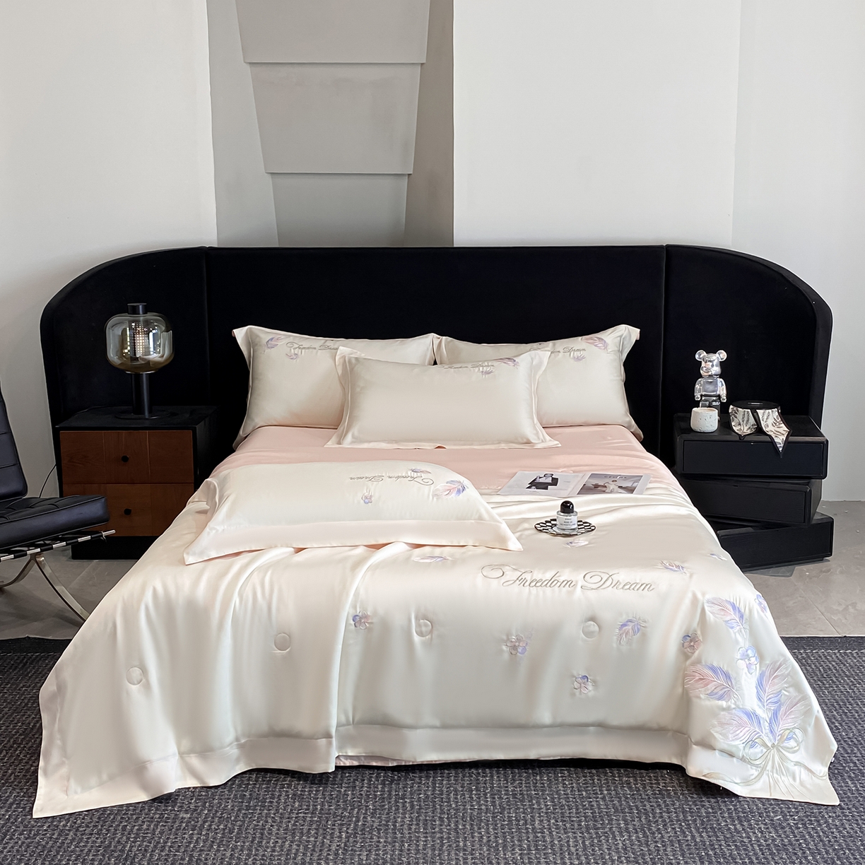 91家纺网 家纺一手货源 找家纺 置顶家纺 2026新款星羽-水洗天丝夏被刺绣樱桃夏凉被空调被刺绣四件套 星羽-白+粉