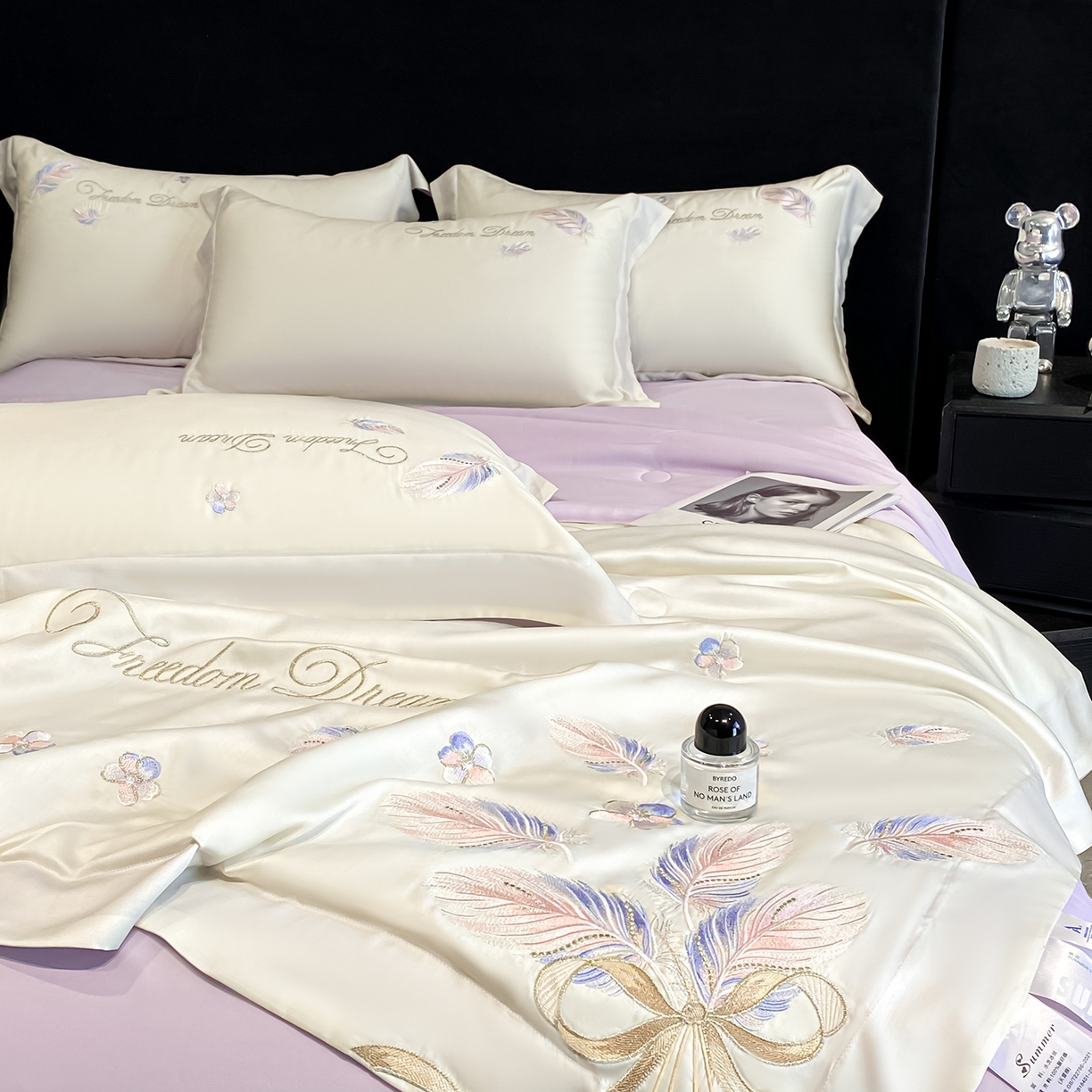 91家纺网 家纺一手货源 找家纺 置顶家纺 2026新款星羽-水洗天丝夏被刺绣樱桃夏凉被空调被刺绣四件套 星羽-白+香芋紫