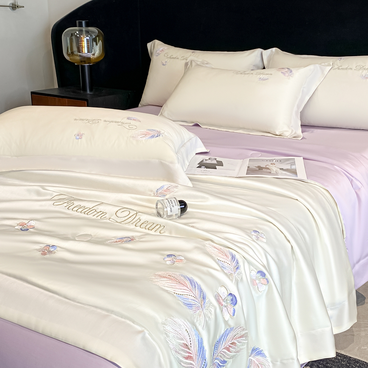 91家纺网 家纺一手货源 找家纺 置顶家纺 2026新款星羽-水洗天丝夏被刺绣樱桃夏凉被空调被刺绣四件套 星羽-白+香芋紫