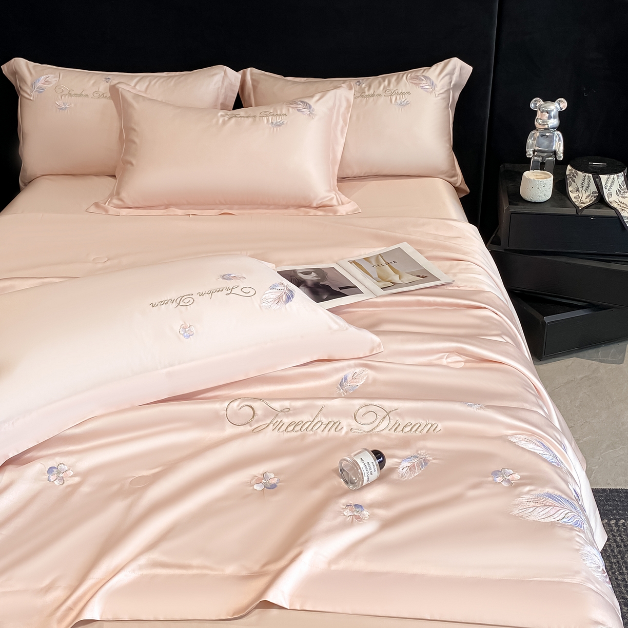 91家纺网 家纺一手货源 找家纺 置顶家纺 2026新款星羽-水洗天丝夏被刺绣樱桃夏凉被空调被刺绣四件套 星羽-粉色