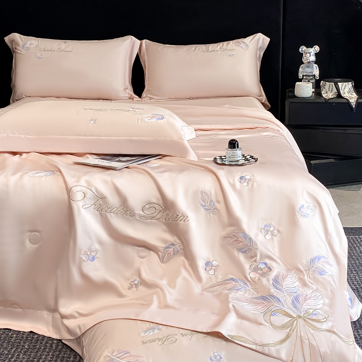 91家纺网 家纺一手货源 找家纺 置顶家纺 2026新款星羽-水洗天丝夏被刺绣樱桃夏凉被空调被刺绣四件套 星羽-粉色