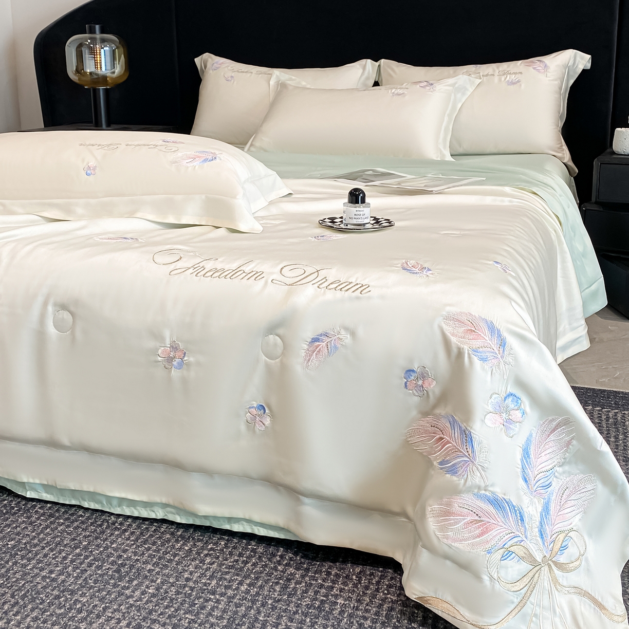 91家纺网 家纺一手货源 找家纺 置顶家纺 2026新款星羽-水洗天丝夏被刺绣樱桃夏凉被空调被刺绣四件套 星羽-白+繁星蓝