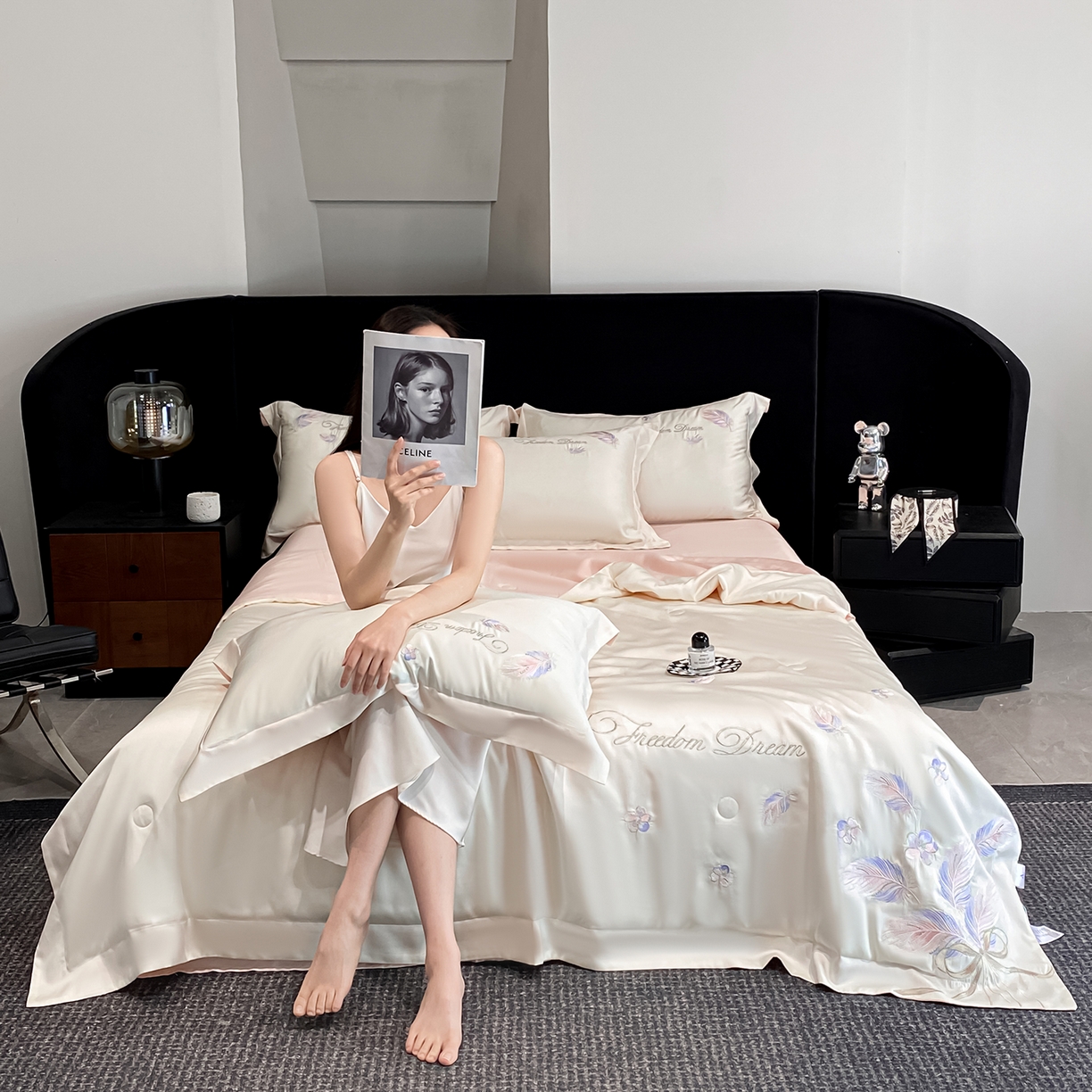 91家纺网 家纺一手货源 找家纺 置顶家纺 2026新款星羽-水洗天丝夏被刺绣樱桃夏凉被空调被刺绣四件套 星羽-白+粉