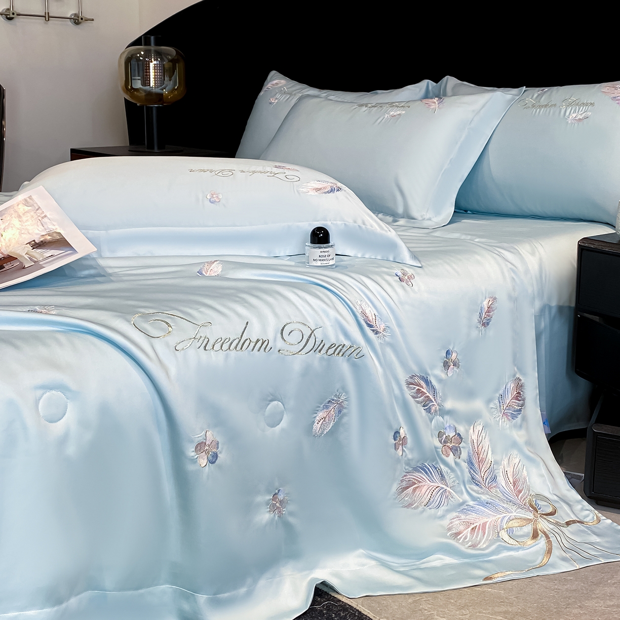 91家纺网 家纺一手货源 找家纺 置顶家纺 2026新款星羽-水洗天丝夏被刺绣樱桃夏凉被空调被刺绣四件套 星羽-天蓝