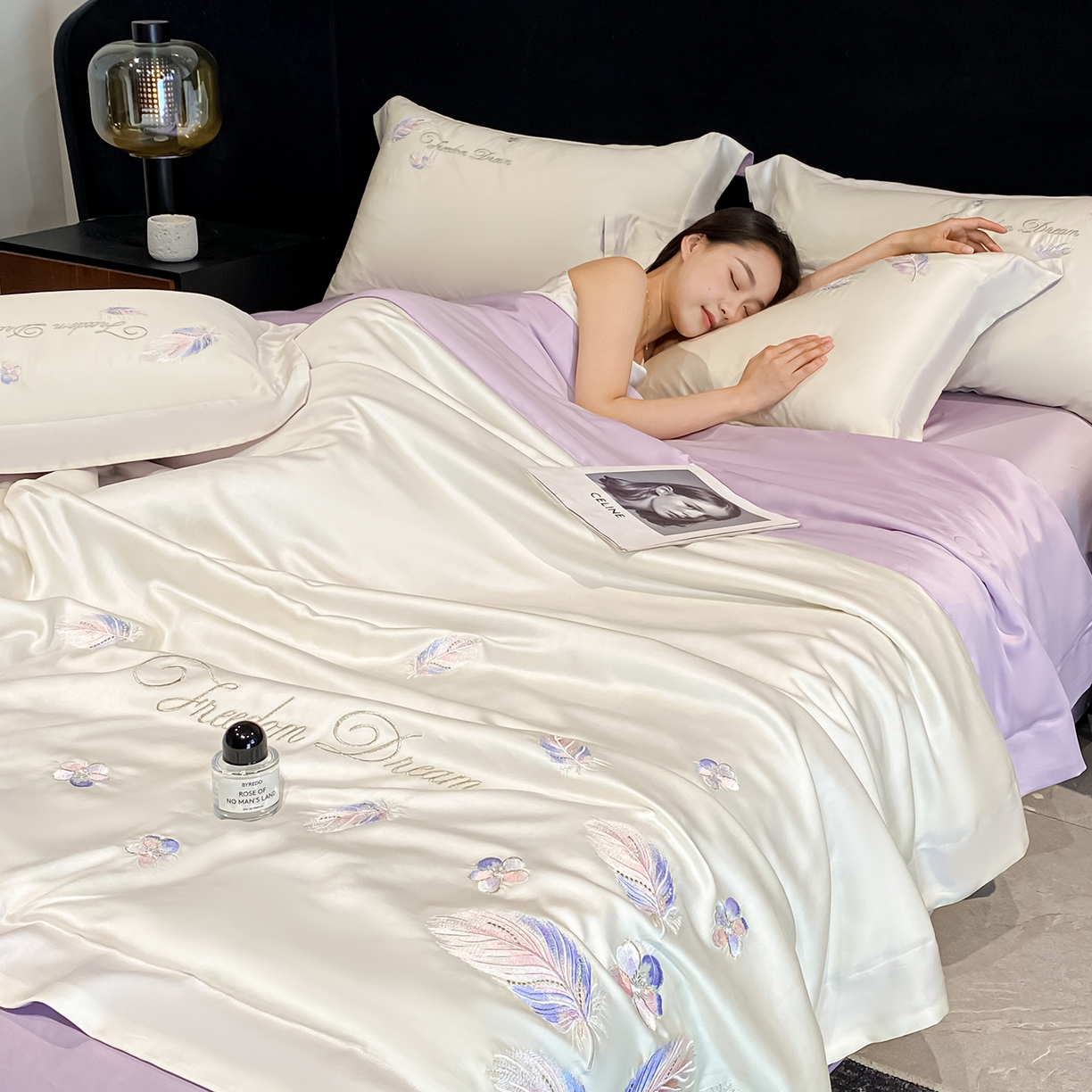 91家纺网 家纺一手货源 找家纺 置顶家纺 2026新款星羽-水洗天丝夏被刺绣樱桃夏凉被空调被刺绣四件套 星羽-白+香芋紫