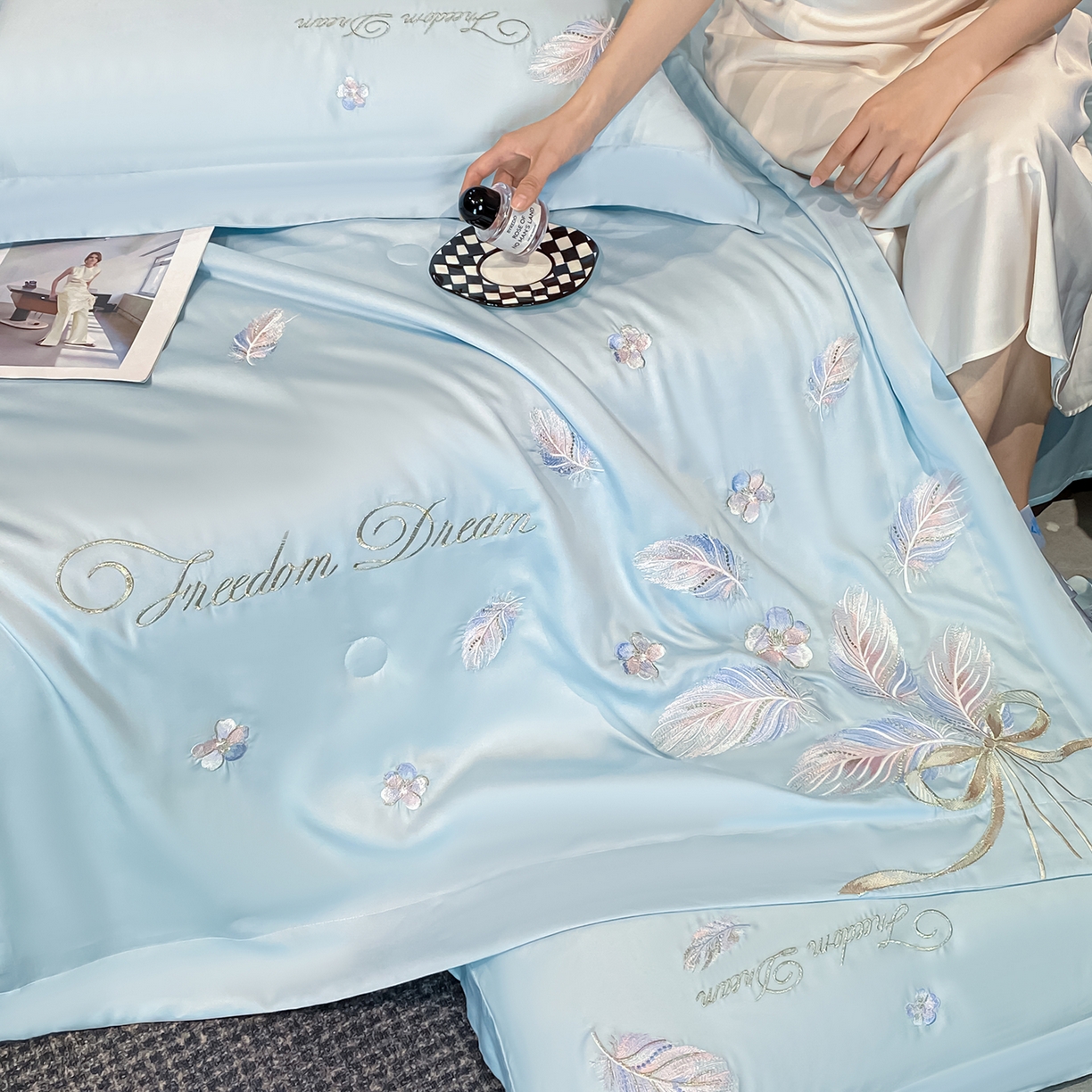 91家纺网 家纺一手货源 找家纺 置顶家纺 2026新款星羽-水洗天丝夏被刺绣樱桃夏凉被空调被刺绣四件套 星羽-天蓝