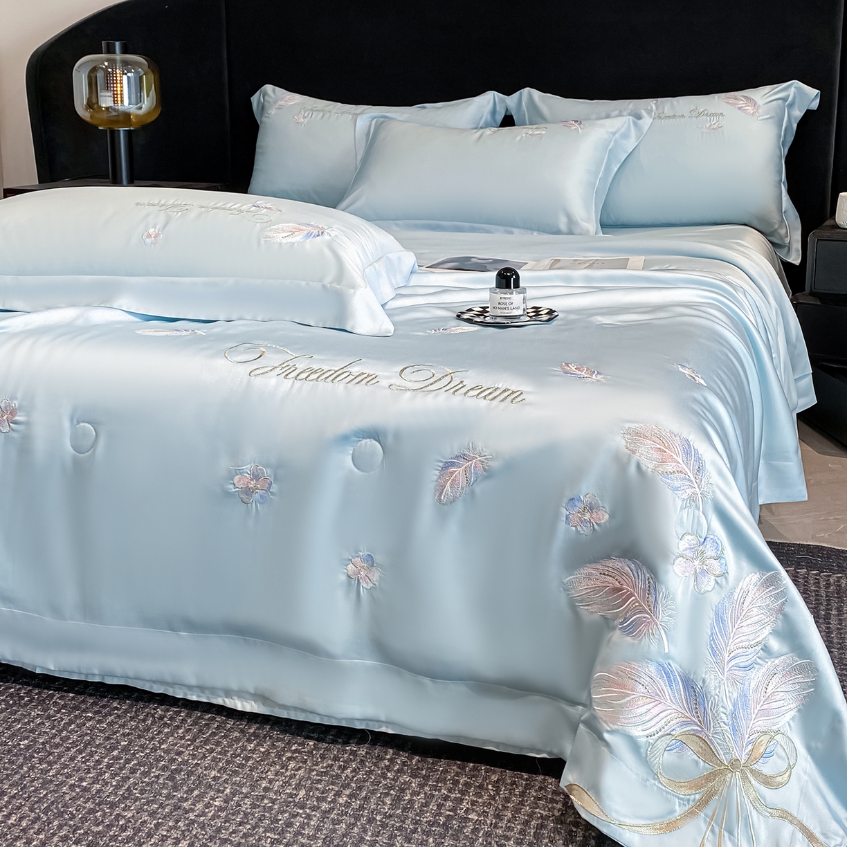 91家纺网 家纺一手货源 找家纺 置顶家纺 2026新款星羽-水洗天丝夏被刺绣樱桃夏凉被空调被刺绣四件套 星羽-天蓝