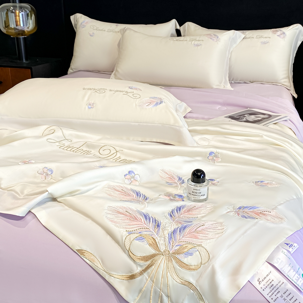 91家纺网 家纺一手货源 找家纺 置顶家纺 2026新款星羽-水洗天丝夏被刺绣樱桃夏凉被空调被刺绣四件套 星羽-白+香芋紫