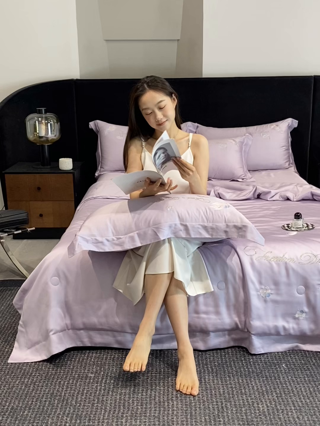 91家纺网 家纺一手货源 找家纺 置顶家纺 2026新款星羽-水洗天丝夏被刺绣樱桃夏凉被空调被刺绣四件套 星羽-香芋紫