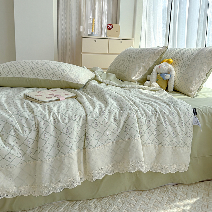 91家纺网 家纺一手货源 找家纺 铺尚美家纺 2026春夏新款古法水洗云感棉夏被四件套全棉花边印花夏凉被空调被 兔朵朵