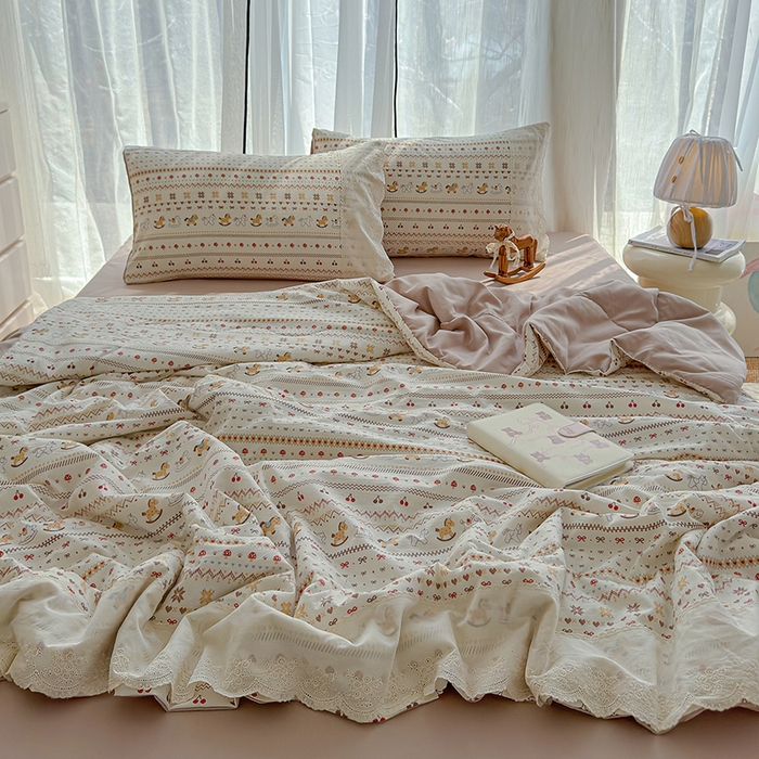 91家纺网 家纺一手货源 找家纺 铺尚美家纺 2026春夏新款古法水洗云感棉夏被四件套全棉花边印花夏凉被空调被 小马驹