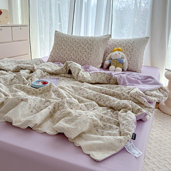 91家纺网 家纺一手货源 找家纺 铺尚美家纺 2026春夏新款古法水洗云感棉夏被四件套全棉花边印花夏凉被空调被 紫蝶