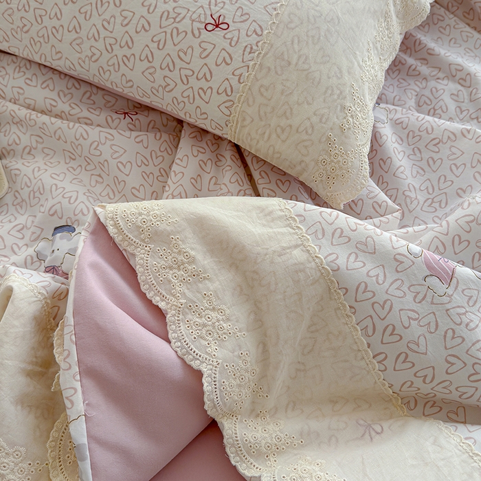 91家纺网 家纺一手货源 找家纺 铺尚美家纺 2026春夏新款古法水洗云感棉夏被四件套全棉花边印花夏凉被空调被 甜梦小狗