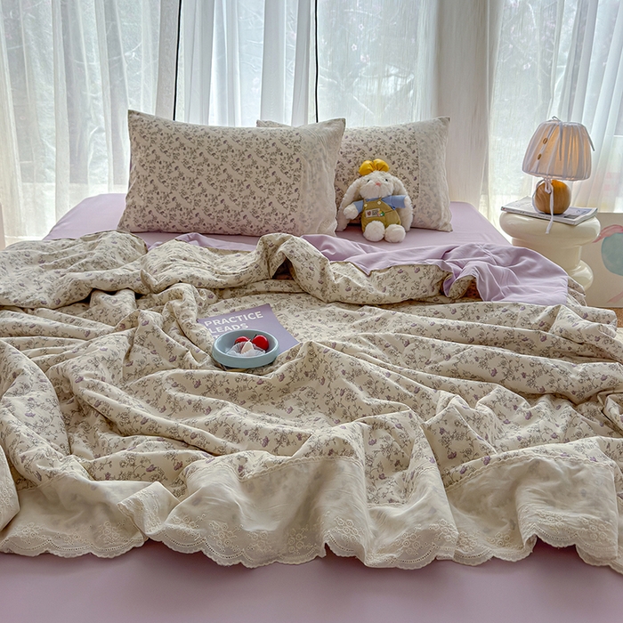 91家纺网 家纺一手货源 找家纺 铺尚美家纺 2026春夏新款古法水洗云感棉夏被四件套全棉花边印花夏凉被空调被 紫蝶