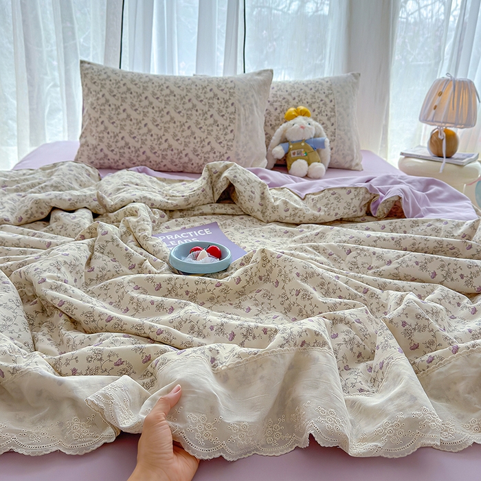 91家纺网 家纺一手货源 找家纺 铺尚美家纺 2026春夏新款古法水洗云感棉夏被四件套全棉花边印花夏凉被空调被 紫蝶