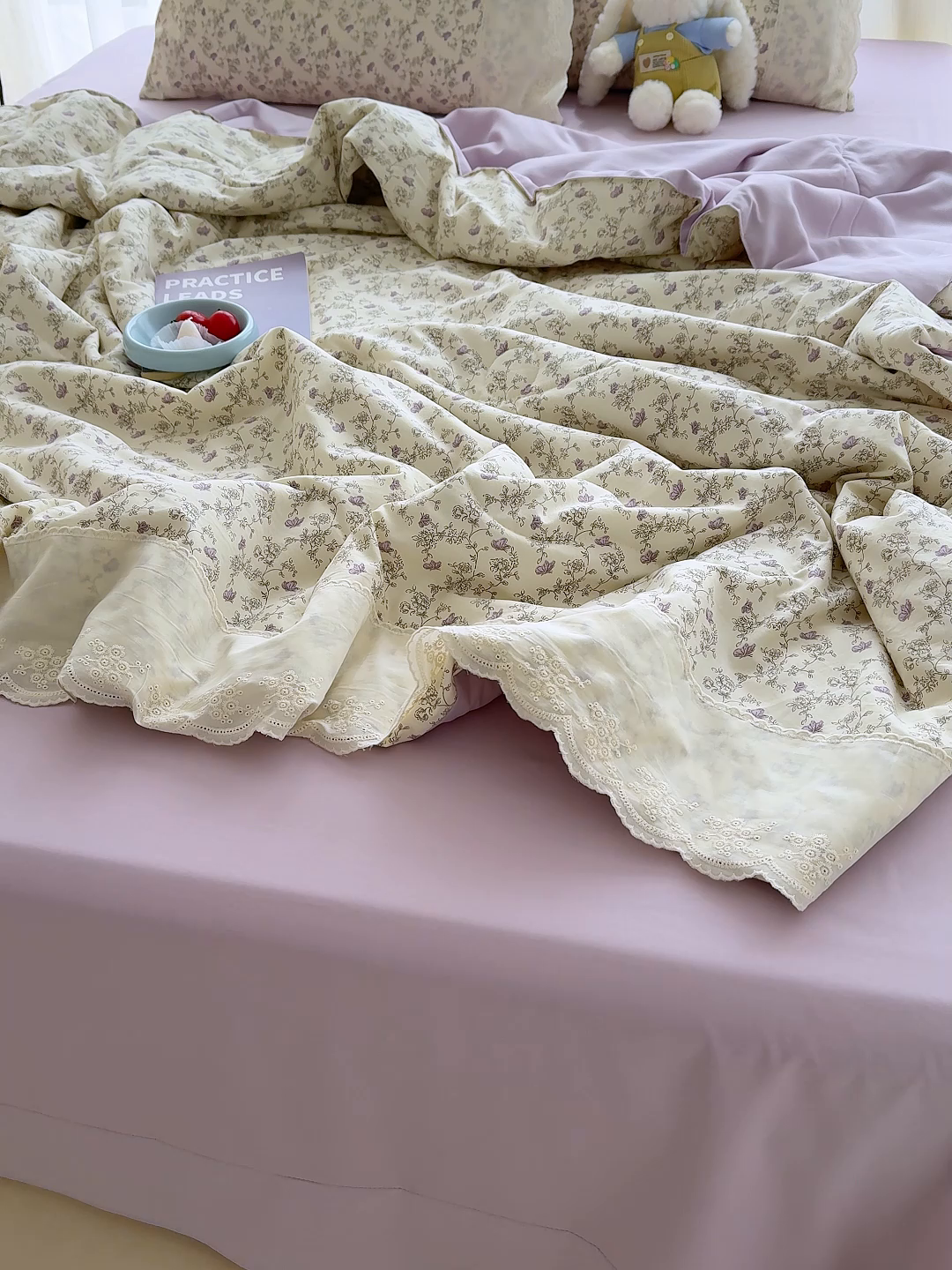 91家纺网 家纺一手货源 找家纺 铺尚美家纺 2026春夏新款古法水洗云感棉夏被四件套全棉花边印花夏凉被空调被 紫蝶