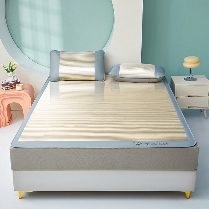 91家纺网 家纺一手货源 找家纺 航途席业 2026新款刺绣可水洗碳光冰丝席宽包边无纺布冰丝席艾香系列 艾香条纹床席款星光银