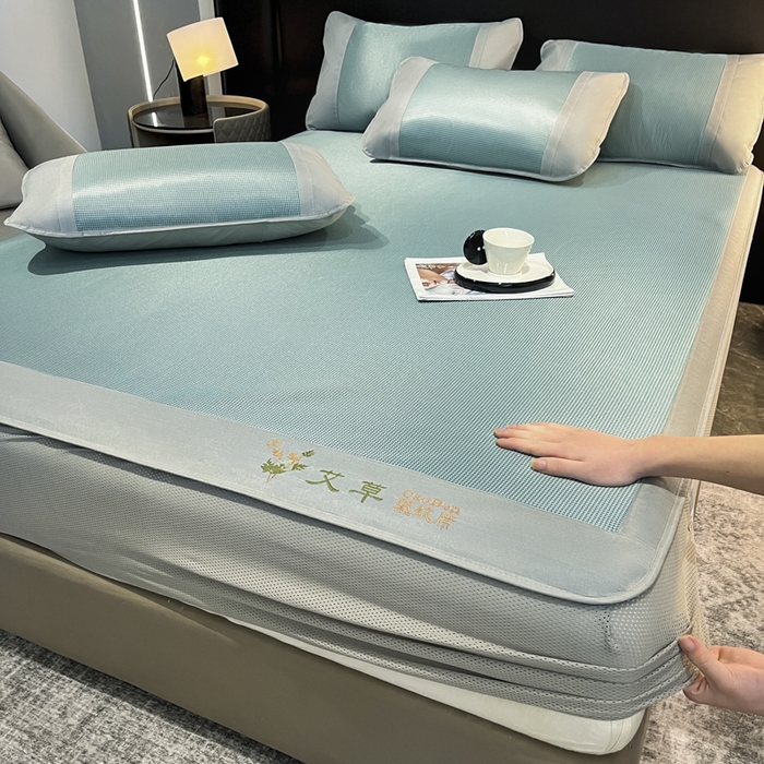 91家纺网 家纺一手货源 找家纺 航途席业 2026新款刺绣可水洗碳光冰丝席宽包边无纺布冰丝席艾香系列 艾香千鸟格床笠款绿色