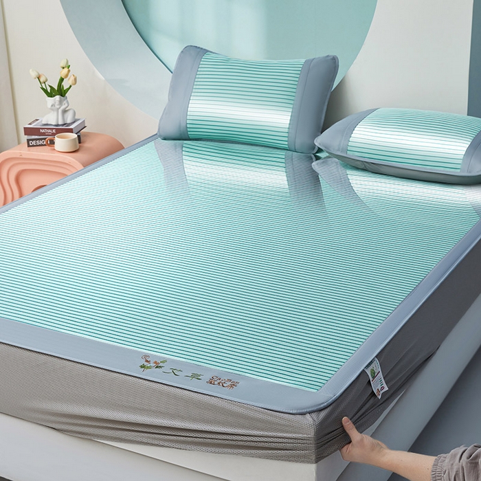 91家纺网 家纺一手货源 找家纺 航途席业 2026新款刺绣可水洗碳光冰丝席宽包边无纺布冰丝席艾香系列 艾香条纹床席款薄荷绿