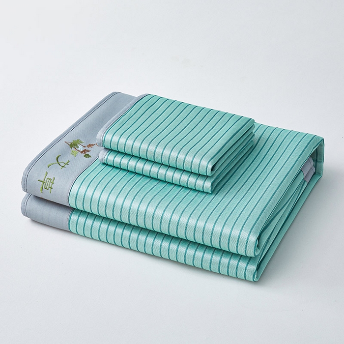 91家纺网 家纺一手货源 找家纺 航途席业 2026新款刺绣可水洗碳光冰丝席宽包边无纺布冰丝席艾香系列 艾香条纹床席款薄荷绿