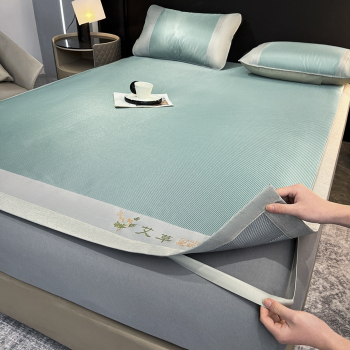 91家纺网 家纺一手货源 找家纺 航途席业 2026新款刺绣可水洗碳光冰丝席宽包边无纺布冰丝席艾香系列 艾香千鸟格床席款绿色