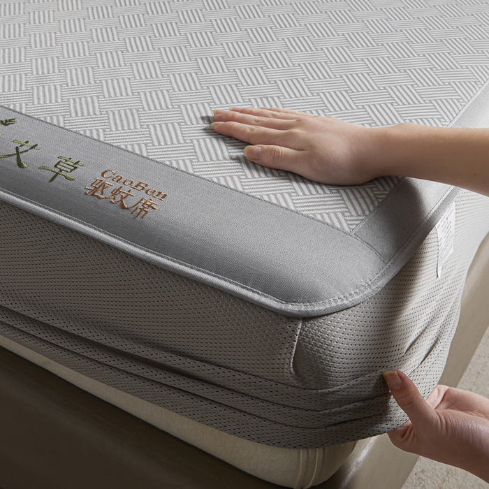 91家纺网 家纺一手货源 找家纺 航途席业 2026新款刺绣可水洗碳光冰丝席宽包边无纺布冰丝席艾香系列 艾香冰丝床笠饼干-灰